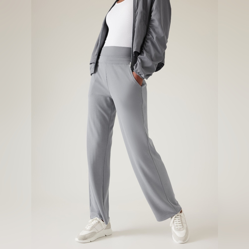 Athleta Seasoft Wideleg Pant Sz L